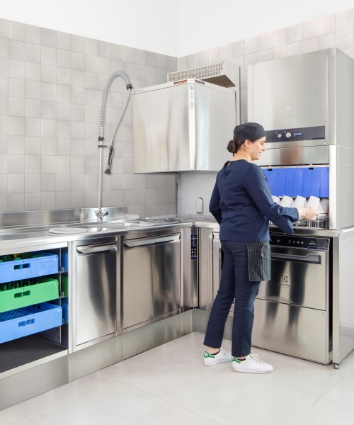 Sauberkeit an erster Stelle. Effizient, hygienisch, niedrigste Betriebskosten mit der Spültechnik von Electrolux Professional.