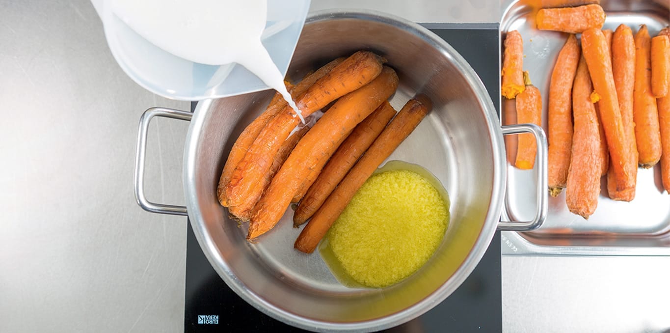 Streamlined Food Preparation with Commercial Laundry Equipment: Tumble Dryers & Automatic Ironing Machines