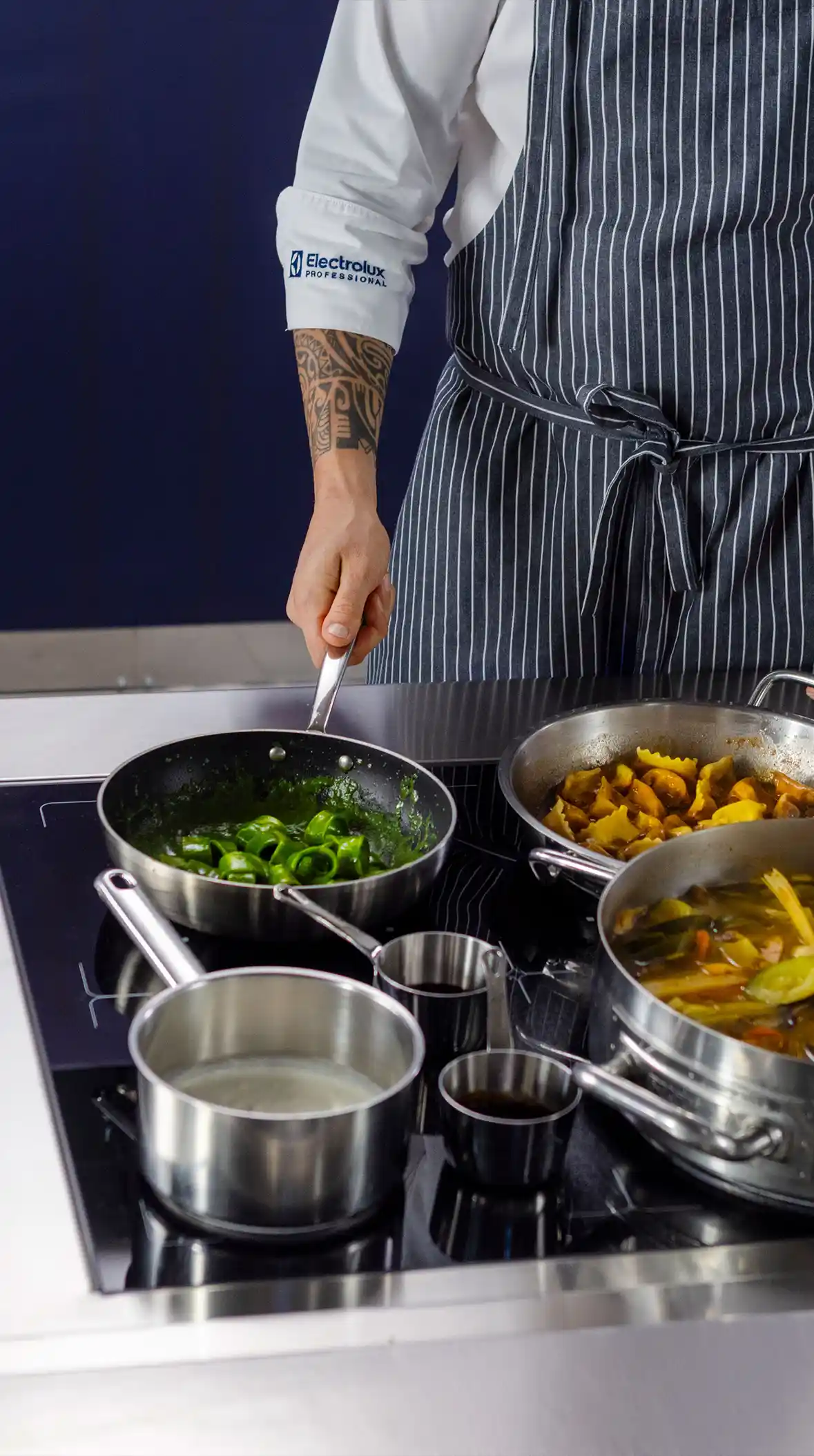 e-XP-induction-chef-cooking-e-XP-700-900-modular-cooking-electrolux-professional-dim-1920x1200-2