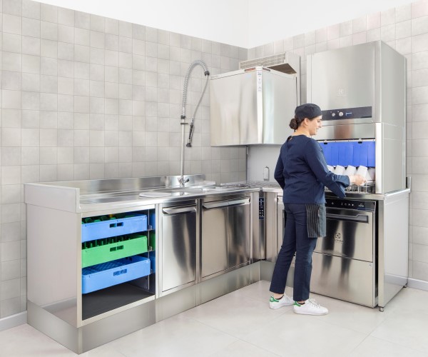 Spültechnik_EPR_600x500 Sauberkeit an erster Stelle. Effizient, hygienisch, niedrigste Betriebskosten mit der Spültechnik von Electrolux Professional.