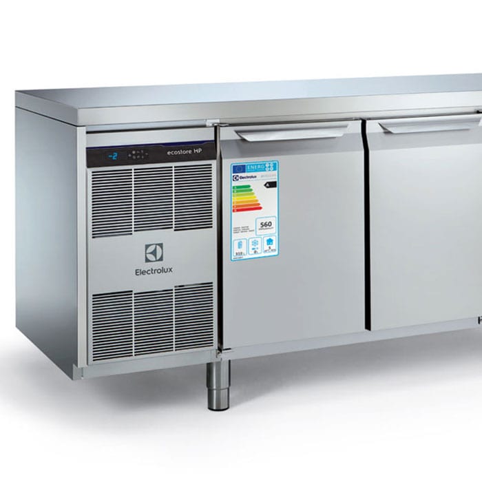 Extra Effizienz und Lebensmittelschutz bieten leistungsstarke und energieeffiziente ecostoreHP Kühltische von Electrolux Professional