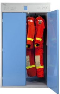 Trockenschränke trocknen Schutzanzüge schonend und effizient, ideal für Feuerwehren.