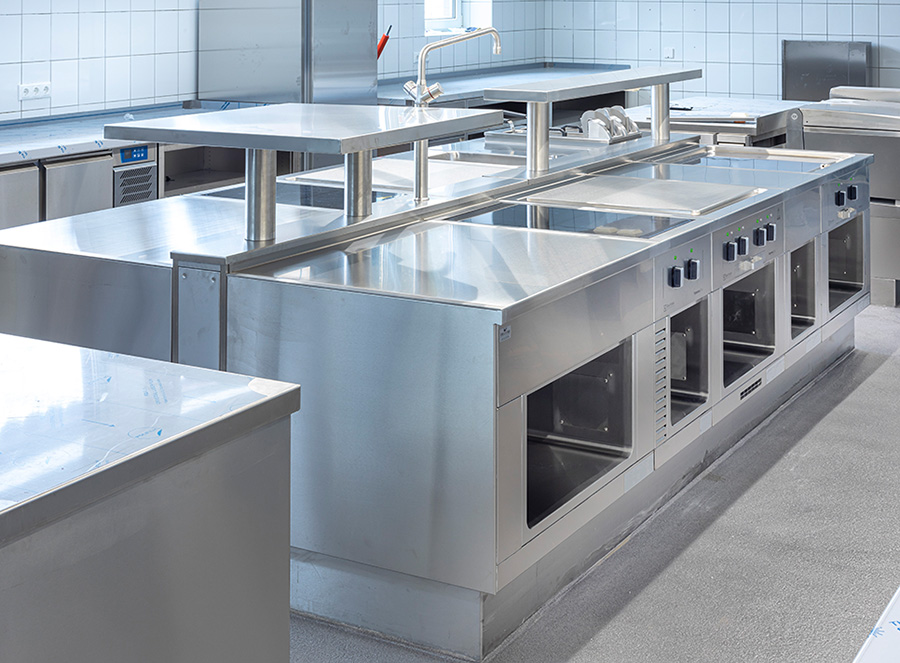 Referenzbericht: Professionelle Großküchentechnik von Electrolux Professional, thermaline Kochblock, im Hotel-Landrestaurant Schnittker, Delbrück