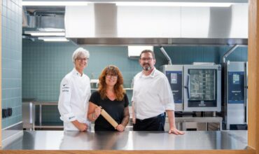 Referenzbericht: Großküchentechnik, wie Skyline Premium S Kombidämpfer, Green & Clean Hauben-Geschirrspülmaschine, ecostore Kühlgeräte von Electrolux Professional in der Schulanlage Kleefeld Bern-Bümpliz, Schweiz