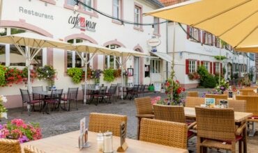 Referenzbericht: Das Café de Mar in Marktheidenfeld ist ausgestatten mit professioneller Großküchentechnik, wie einer XP700 Herdkonfiguration, einer Haubenspülmaschine von Electrolux Professional