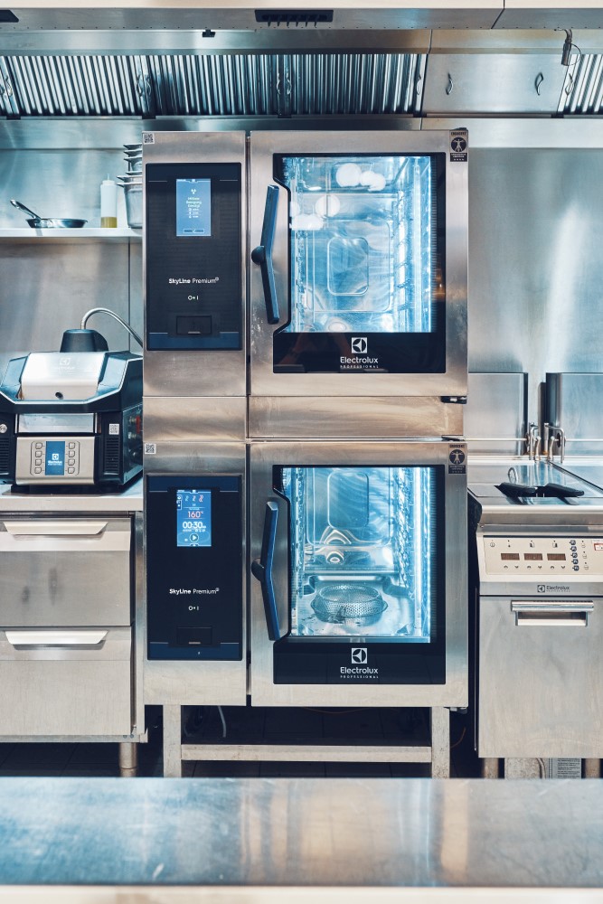 Großküchentechnik von Electrolux Professional beiWolfgang Puck Kitchen & Bar am Flughafen Wien