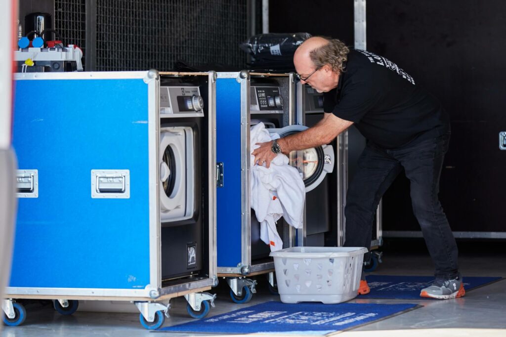 Rock'n'Roll - weltweit unterwegs für die Wäsche der Stars mit Electrolux Professional