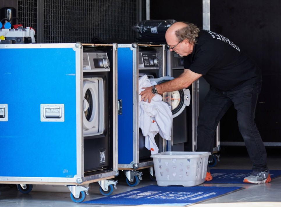 Rock'n'Roll - weltweit unterwegs für die Wäsche der Stars mit Electrolux Professional