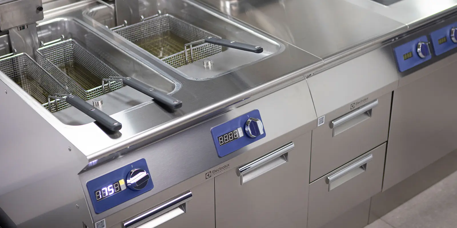 fryers-in-well-cooking-e-XP-700-900-electrolux-professional-dim-1600x800-1