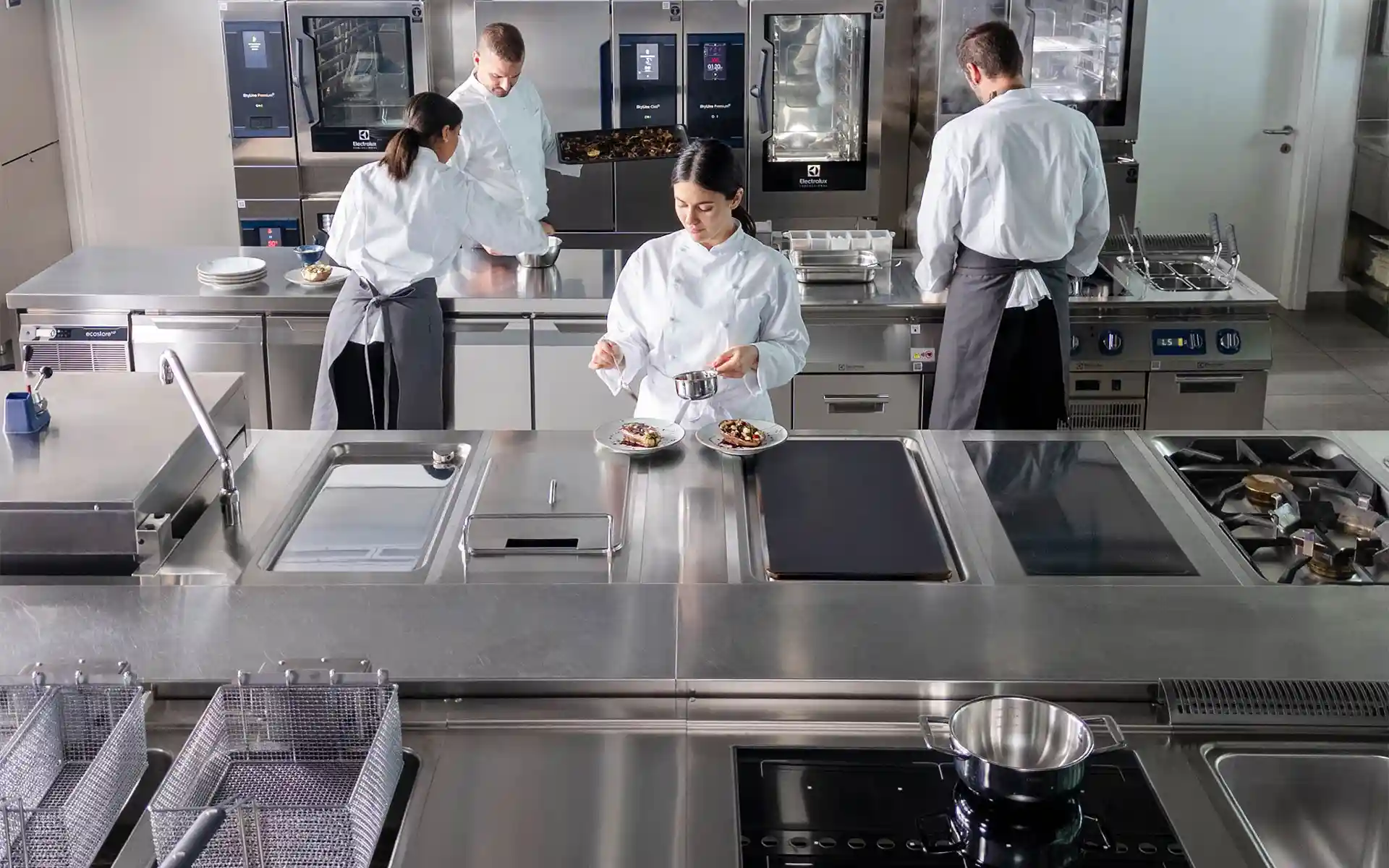 e-XP-700-900-modular-cooking-power-productivity-chefs-electrolux-professional-dim-1920x1200-1