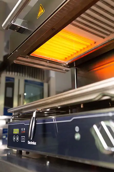 heat-reduction-in-kitchen-salamander-467x700 heat-reduction-in-kitchen-salamander-467x700