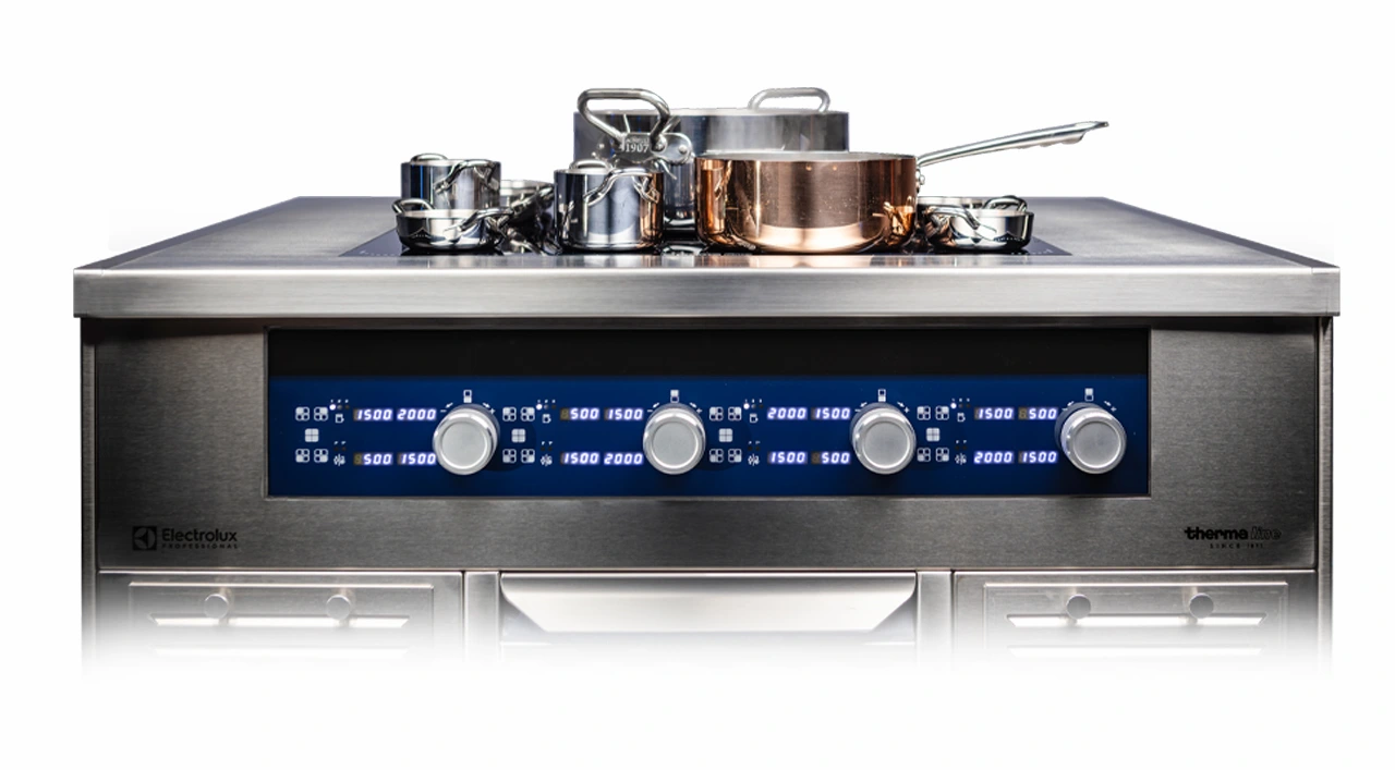 digital-controls-led-displays-free-zone-induction-thermaline-premium-cooking-range-electrolux-professional-dim-1280