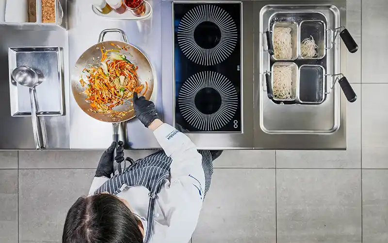 highlights-flexibility-two-sizes-e-XP-700-900-modular-cooking-electrolux-professional-dim-800x500-1