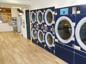 コインランドリー LAUNDROMAT