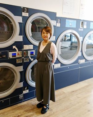 コインランドリー LAUNDROMAT