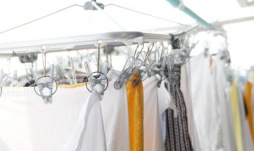介護で洗濯するときのコツ!ニオイがついた服の洗い方を徹底解説