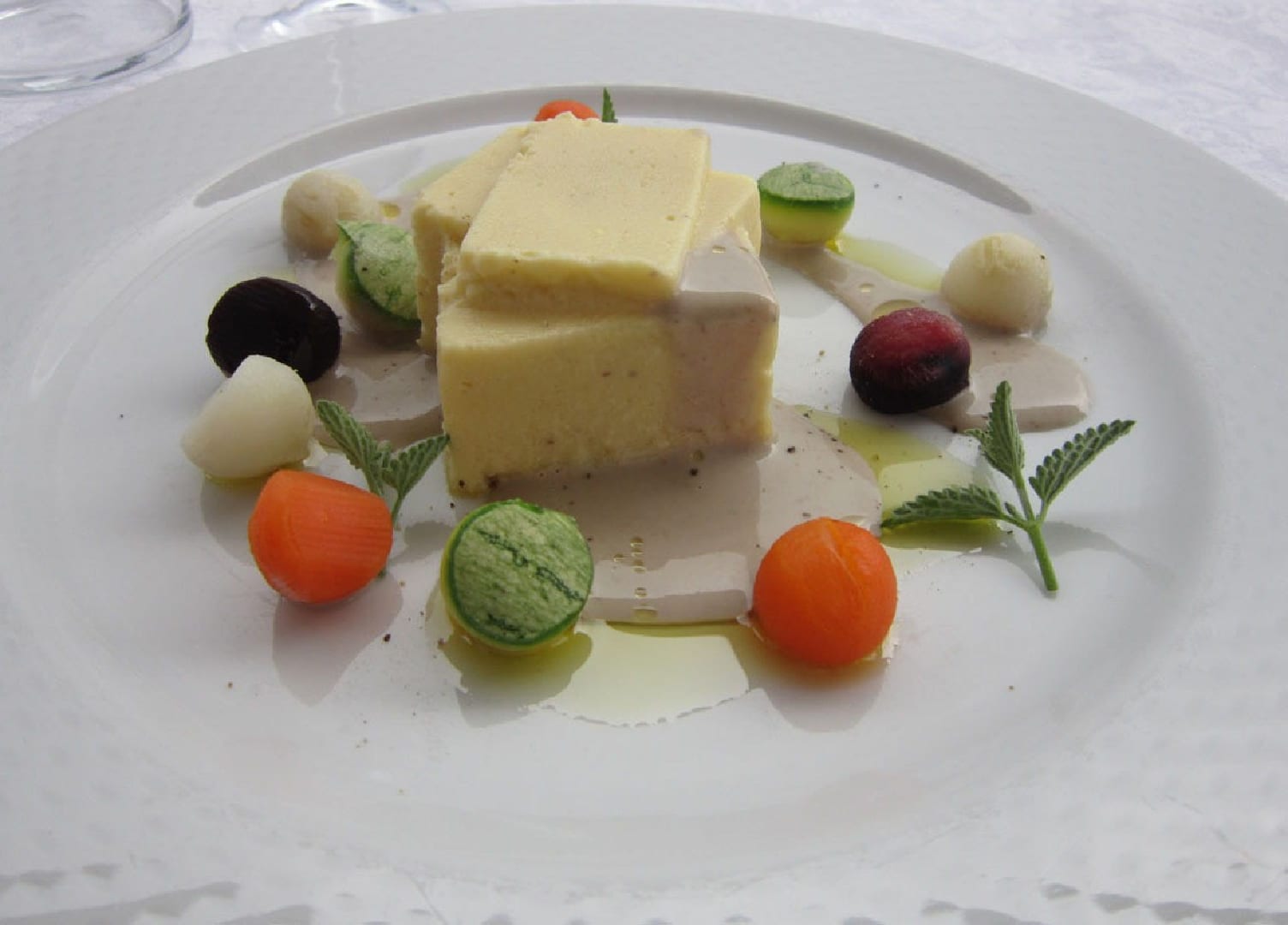 Jerusalem artichoke flan, “bagna caoda” and vegetable pearls
