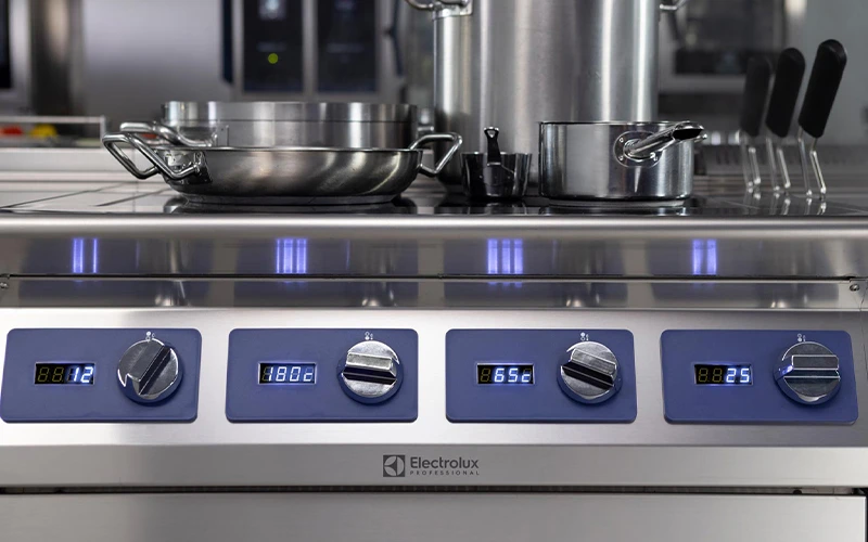 modular-cooking-digital-control-front-view-e-XP-700-900-electrolux-professional-dim-800x500-1