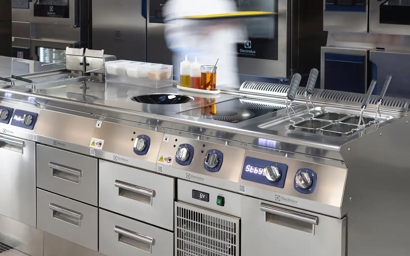 http://modular-cooking-three-quarter-view-electrolux-professional-e-XP-700-900-dim-1440x900-1