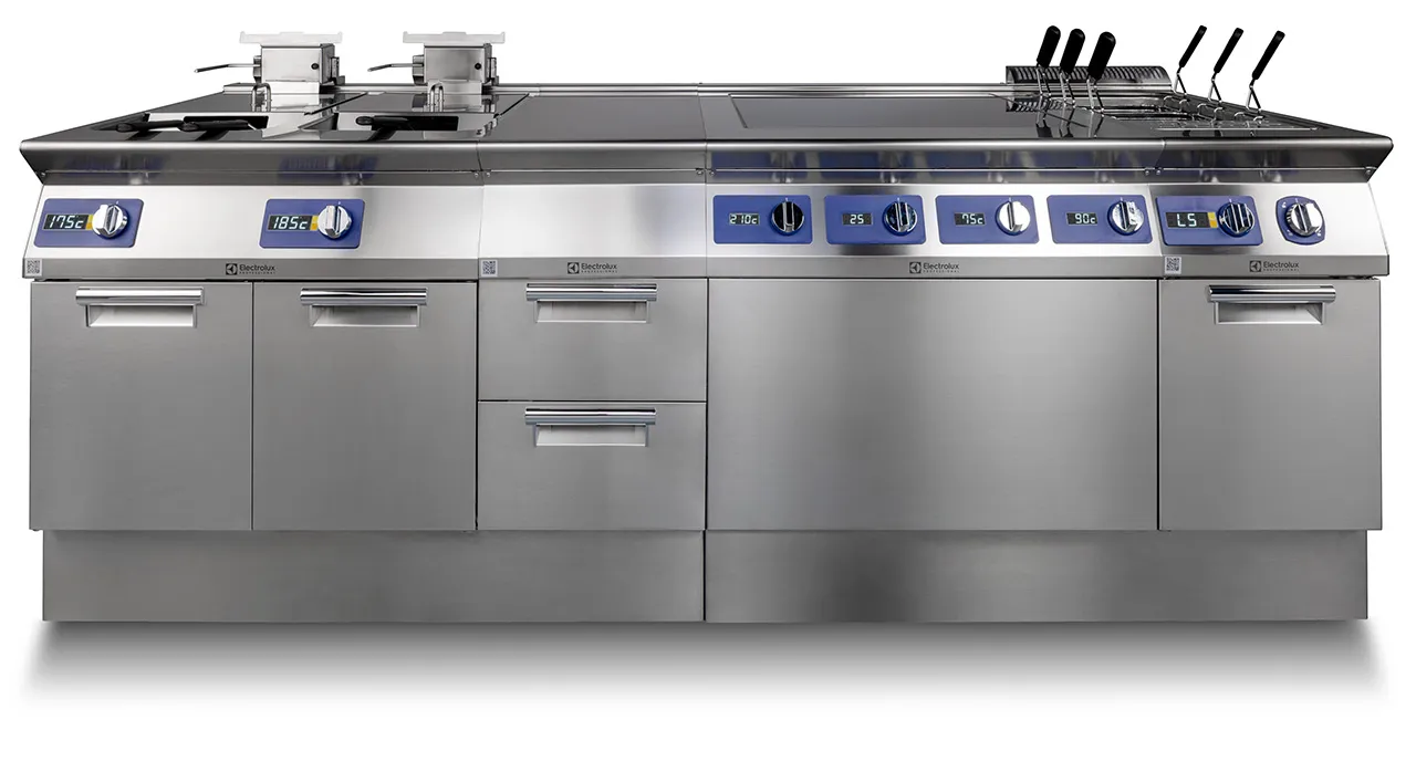 e-XP-700-900-modular-cooking-front-view-electrolux-professional-power-productivity-highligths-dim-1280-width