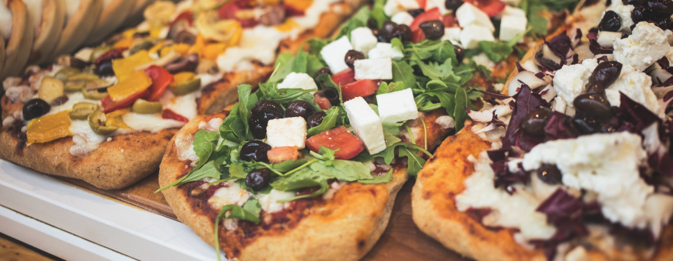 Case,With,Assortment,Of,Different,Tasty,Pizza,In,The,Shop.