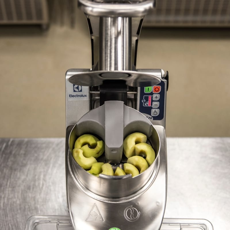 Making Apple Pie - Cut the Apples