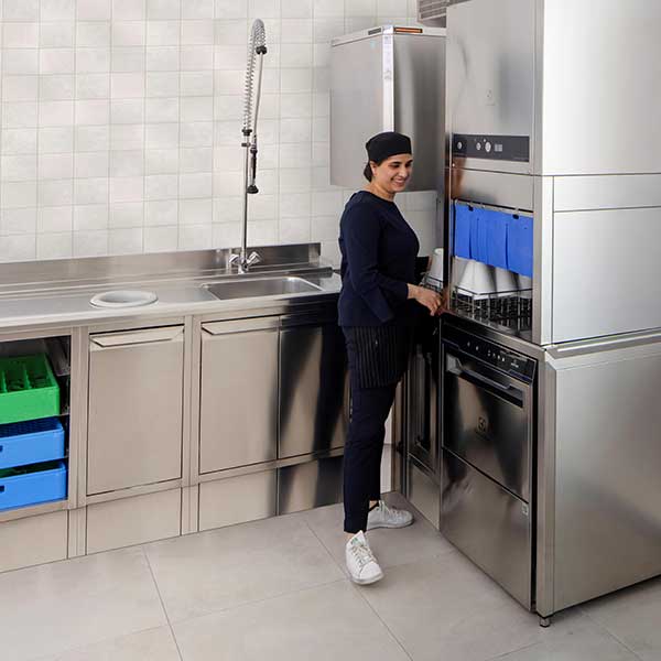 operator in a dishwashing area