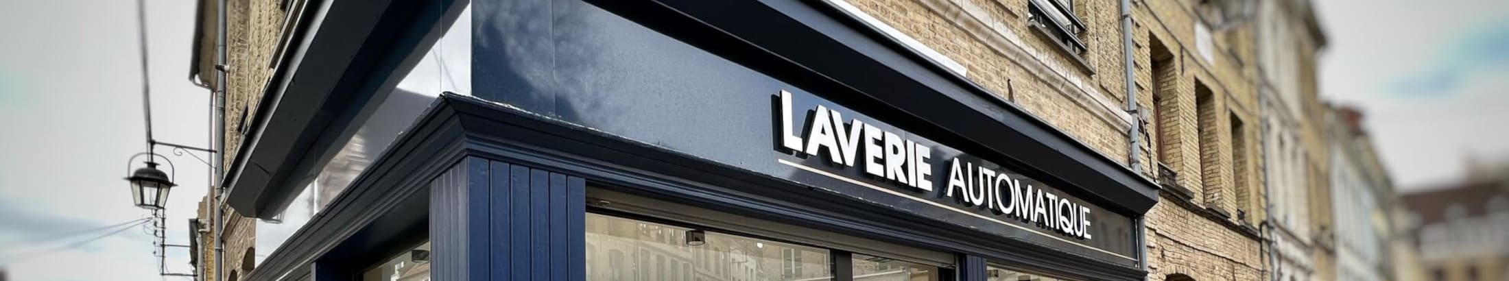 Laverie de Saint Omer exterior A blue storefront featuring a sign that reads